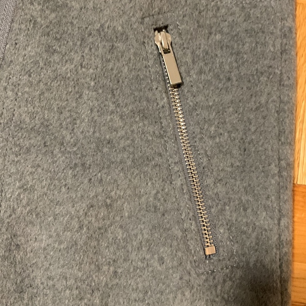 Lightly worn wool jacket. Excellent condition. - Picture 3 of 10